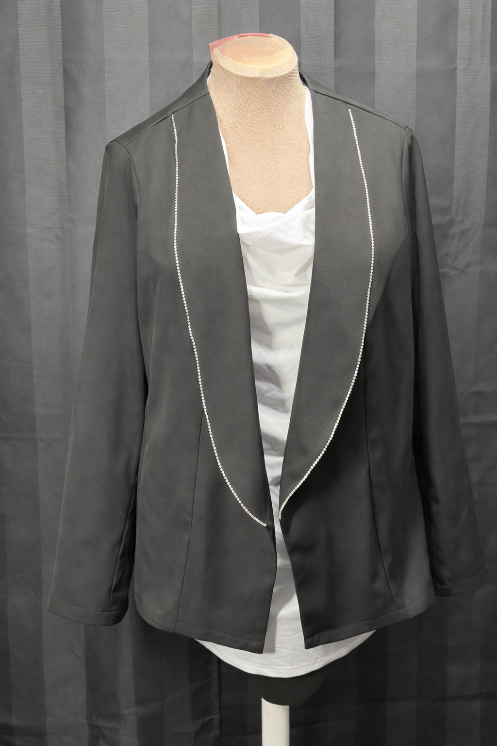 Veston noir avec ceinture brillante 3XL