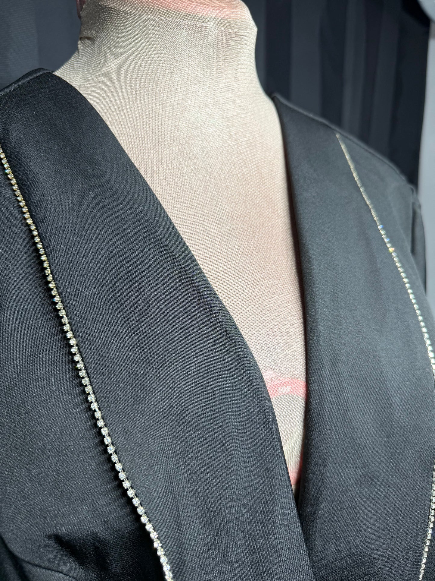 Veston noir avec ceinture brillante 3XL