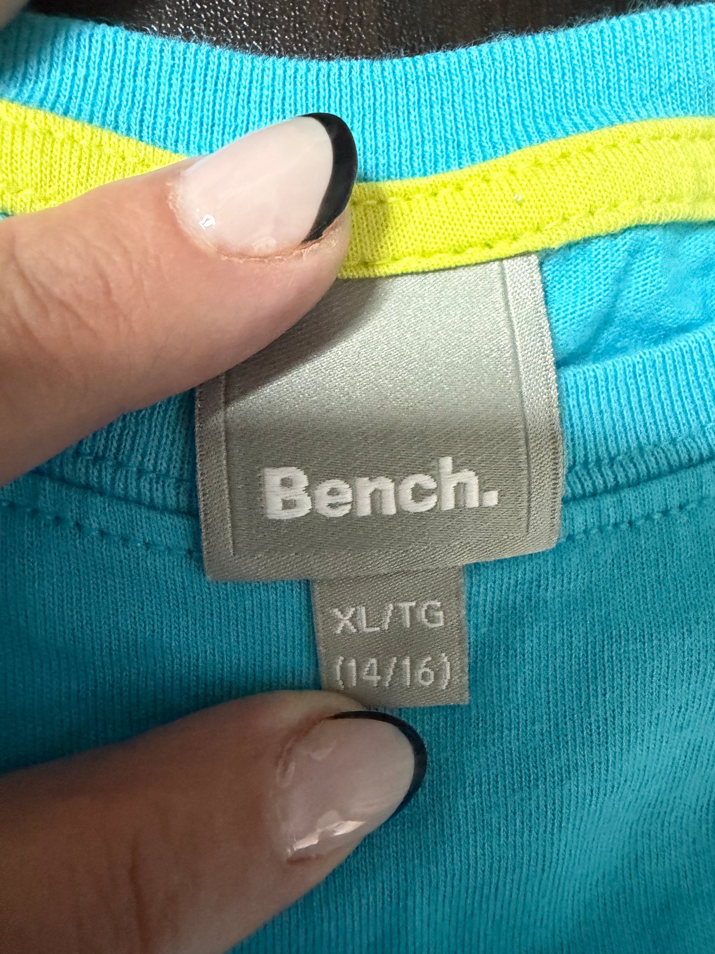 T-shirt Bench