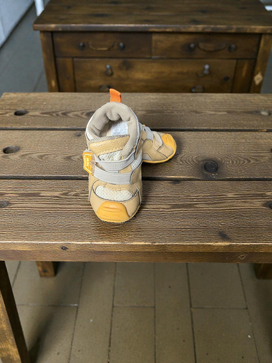 Soulier jaune tout-petit