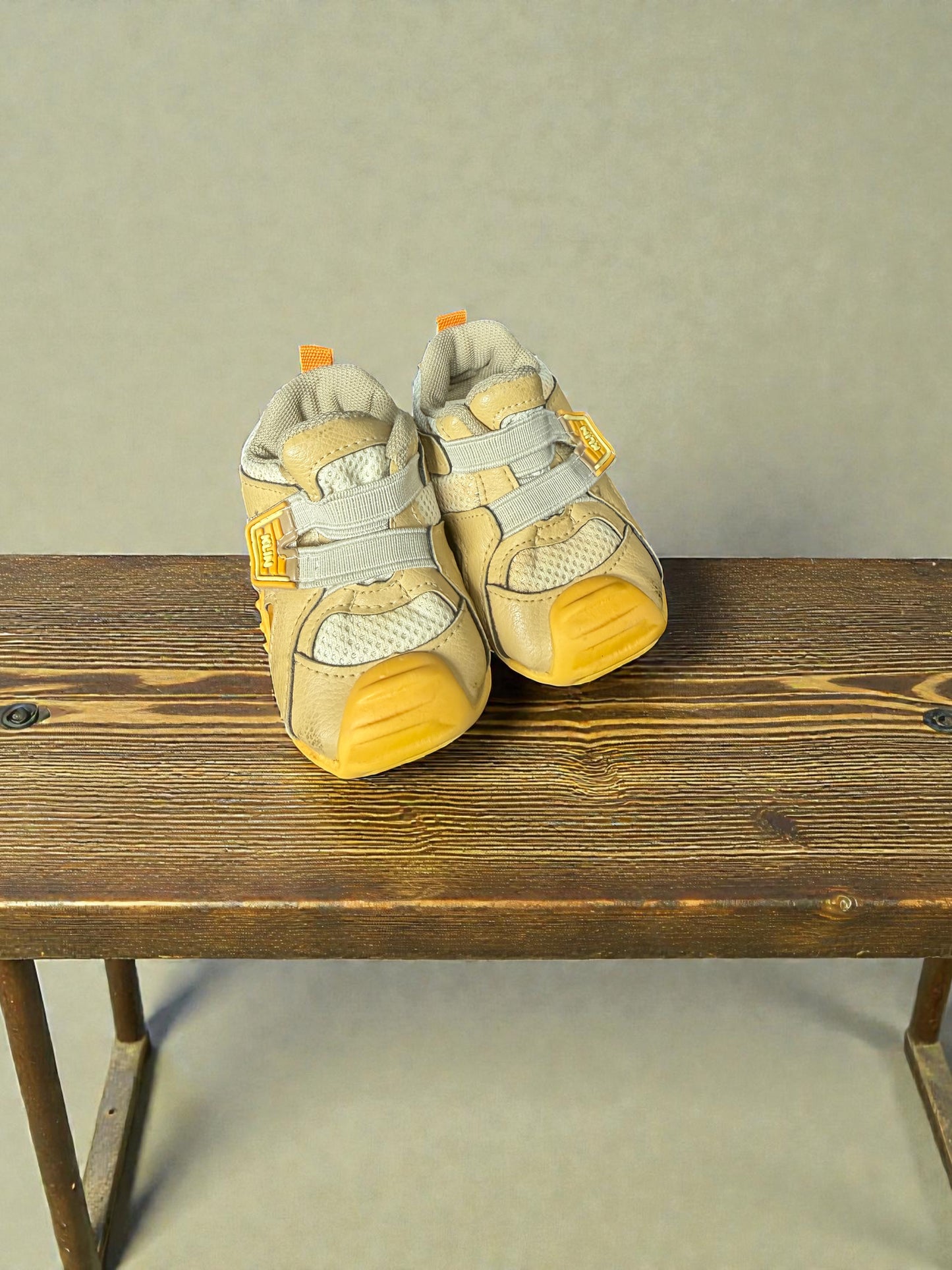 Soulier jaune tout-petit